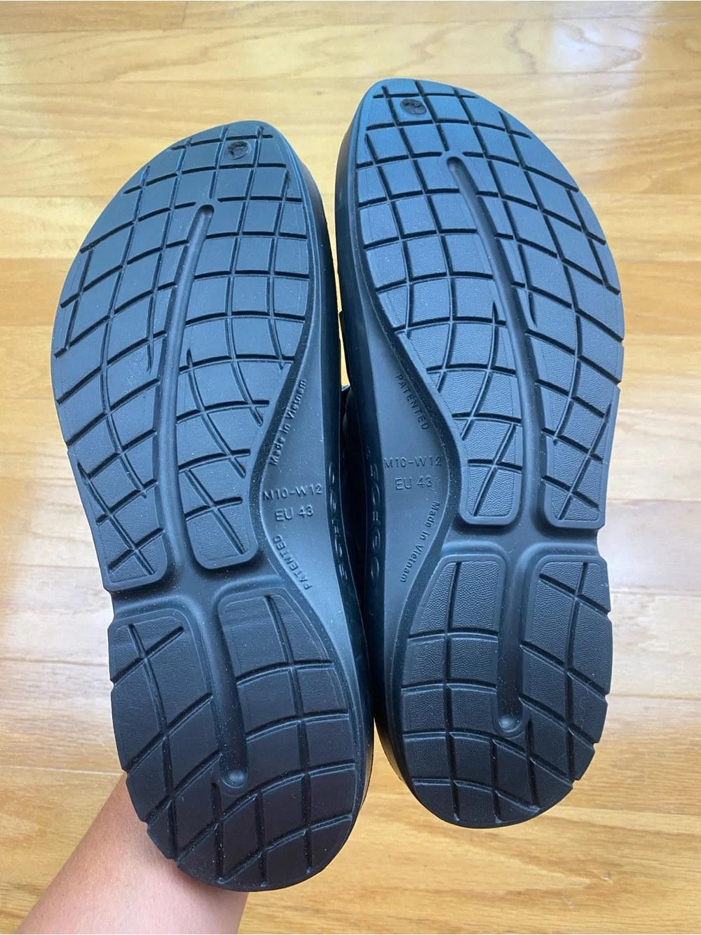 OOFOS OOcandoo Mens Size 10 Black Beach Casual Sport Walking Slip-On Sandals